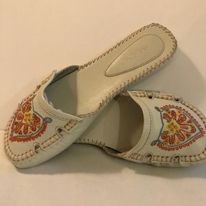 NEW ALDO FLAT SLIP ON SANDALS! US 7.5 / 38 EASTER